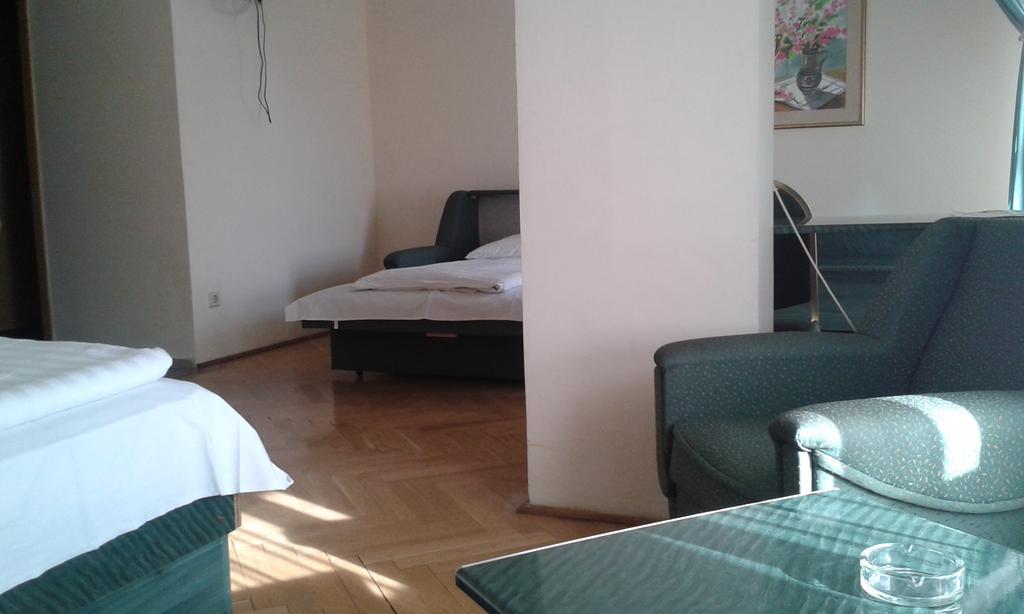 Hotel Bara Boedapest Buitenkant foto