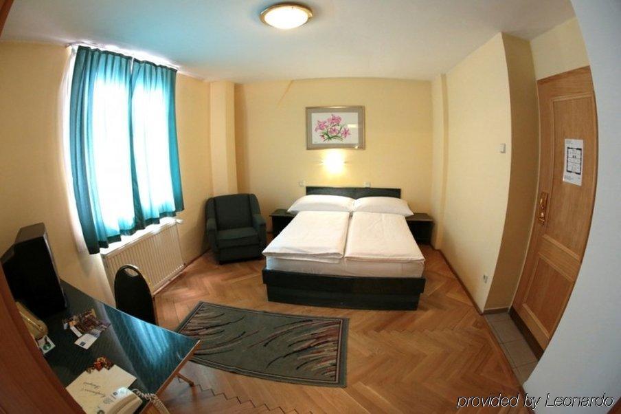 Hotel Bara Boedapest Kamer foto