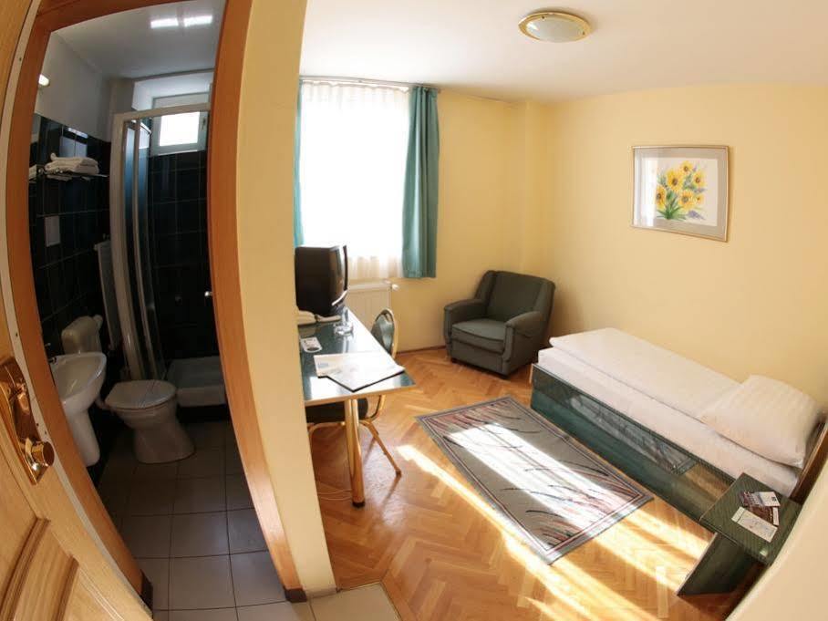 Hotel Bara Boedapest Kamer foto